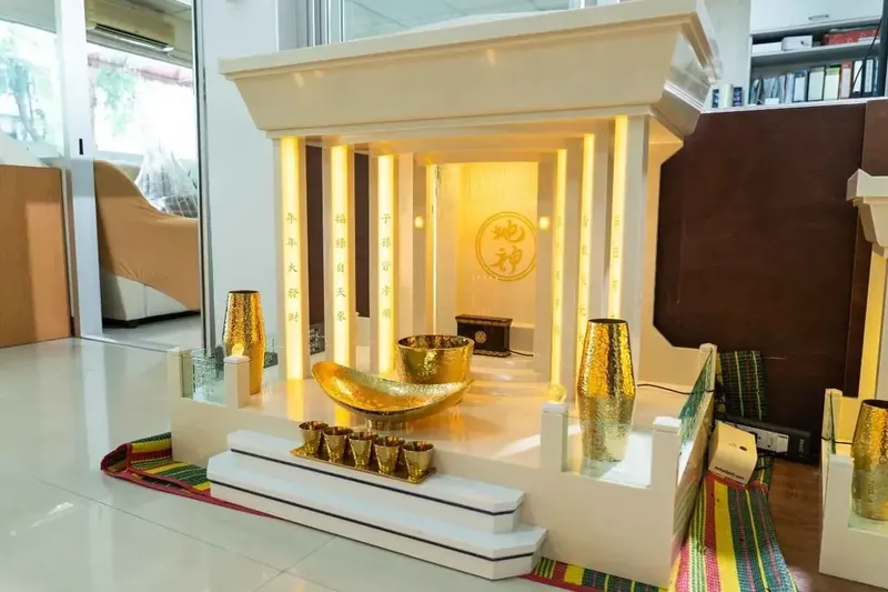 ศาลเจ้าที่จีน หินอ่อน Modern แห่งร้าน Aviva Spirit ขนาด 42 นิ้ว สีเบจน้ำตาลอ่อน อลังการ สง่างาม เหมาะกับคฤหาสน์ขนาดใหญ๋ ออฟฟิศใหญ่ โรงงาน