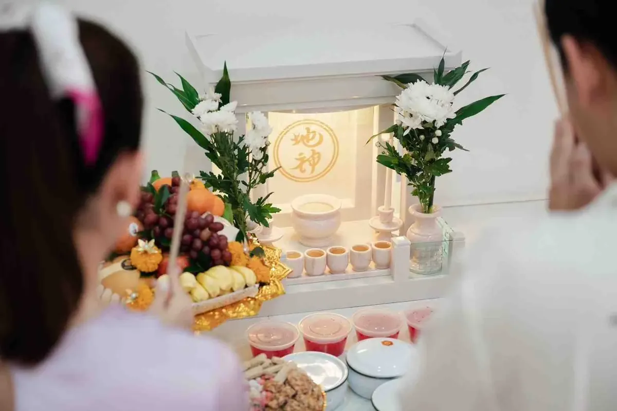 วิธี ไหว้ ตี่จู้เอี๊ยะ หินอ่อน ใน พิธี ไหว้ ตี่จู้ Modern Luxury เรียบหรู ขนาด 27 นิ้ว แห่ง Aviva Spirit ณ ร้านเครื่องสำอาง Charmiss ย่านจุฬา ในวันพิธีเชิญเจ้าที่เข้าตัวเรือน