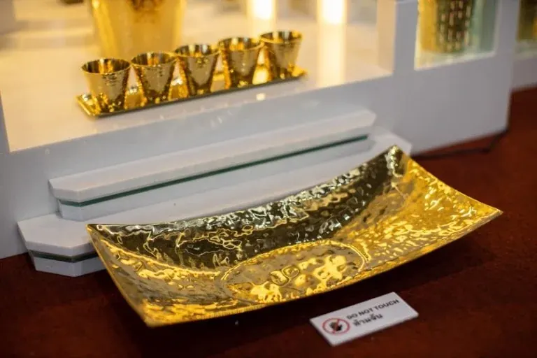 ถาดของไหว้ ทรงสี่เหลี่ยมผืนผ้า เปลยาว สีทอง Gold อร่าม
