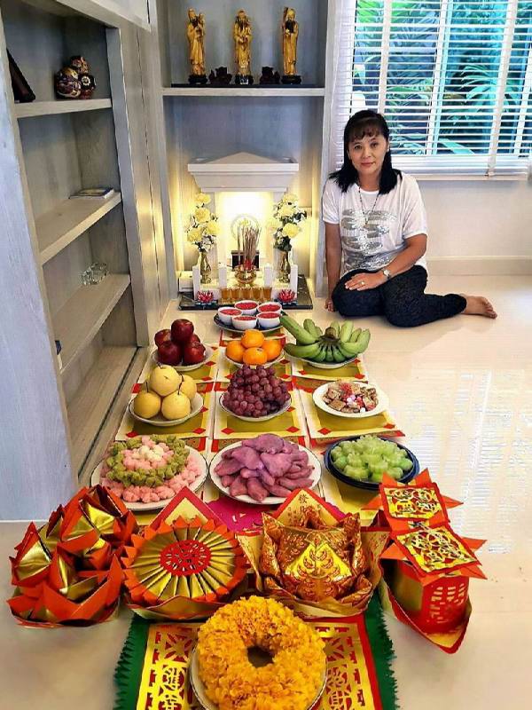 คุณต้อง ตี่จู้เอี๊ยะ Modern Premium 18 นิ้ว หินอ่อน พร้อมชุดของไหว้บูชา