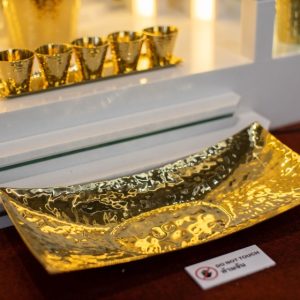ผลงาน ตี่จู้เอี๊ยะ หินอ่อน Modern Luxury จาก Aviva Spirit ในงาน Creative & Design Showcase ภายใต้ Theme "มูเตลู ฤกษ์งามยามดี" ณ อาคารไปรษณีย์กลางบางรัก ถ่ายภาพโดย A Day